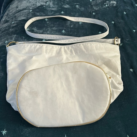 Vintage white leather gold lion studded bucket bag - Picture 5 of 9